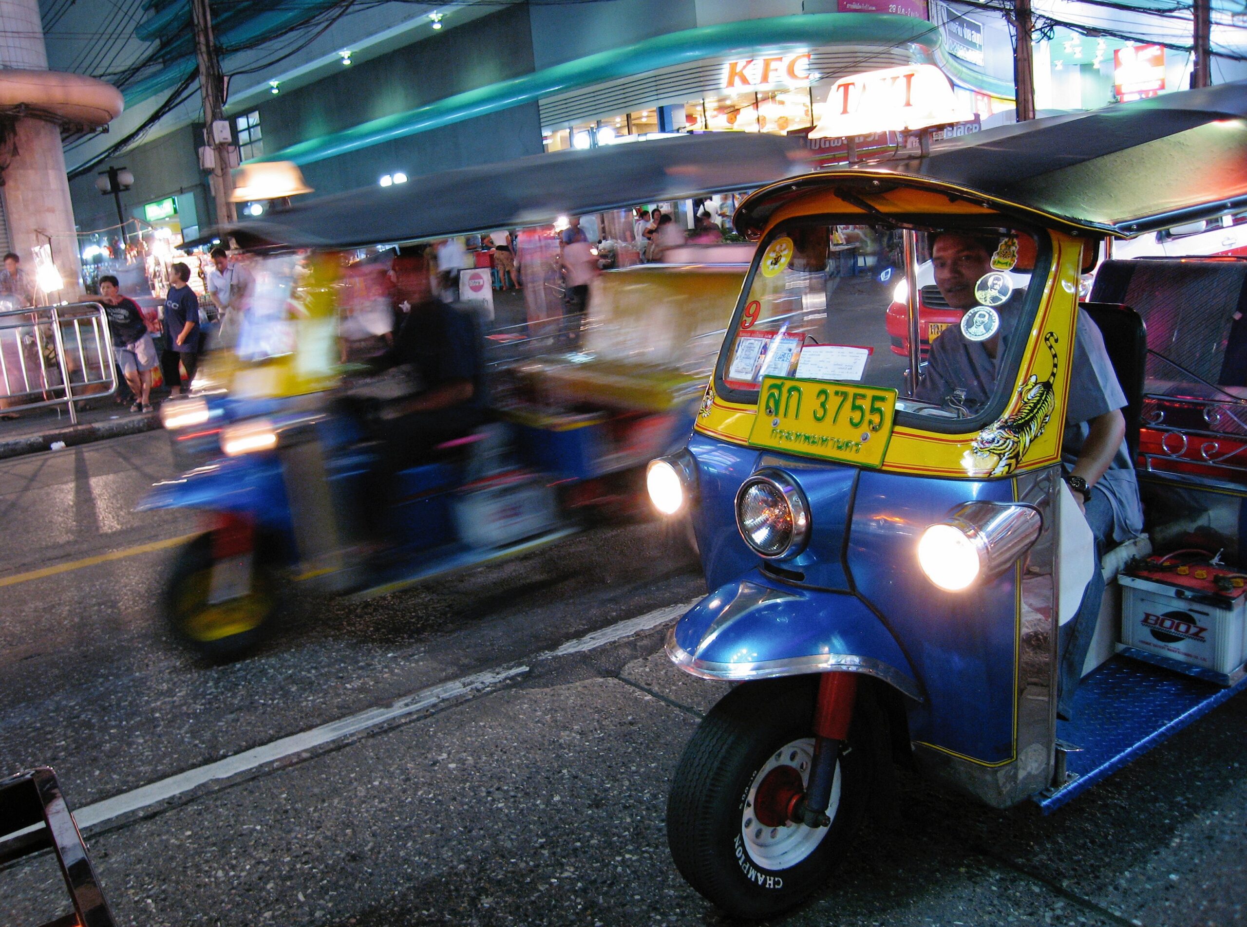 Getting Around Bangkok Like A Local – Motorcycle Taxis