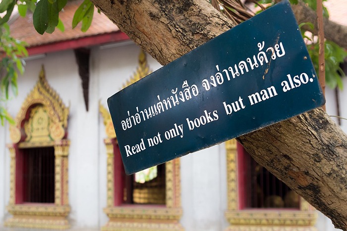 a proverb written in Thai and English