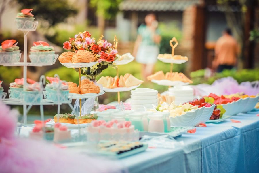 10 Ways To Save Money On Wedding Catering