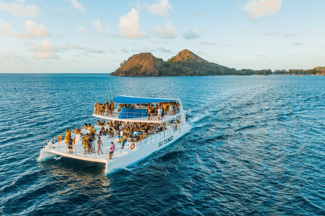 7 Tips for Hosting a Yacht Party Know Them Now