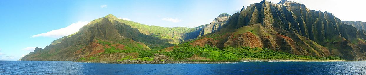 A-view-of-Na-Pali-coastline-from-the-ocean