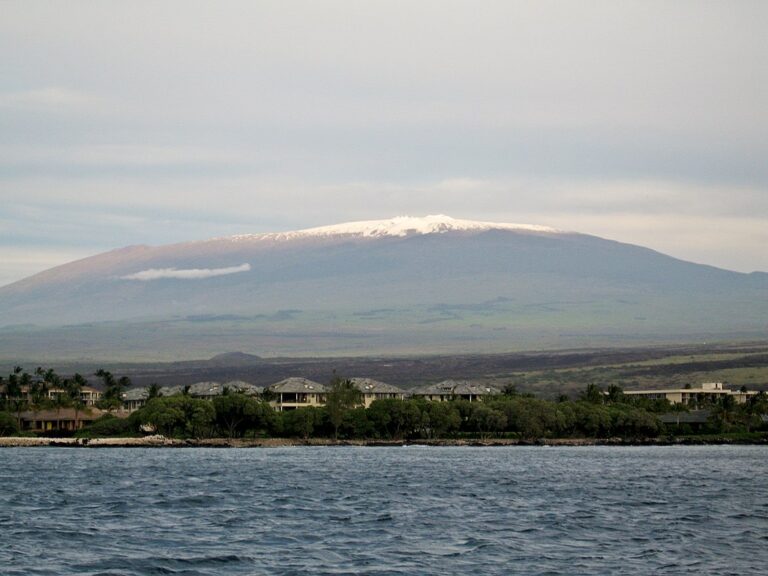 An-image-of-Mauna-Kea-from-the-ocean