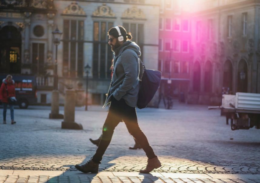 Tips for Staying Safe While Walking with Headphones
