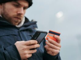 How Mobile Commerce Is Changing the Retail Landscape